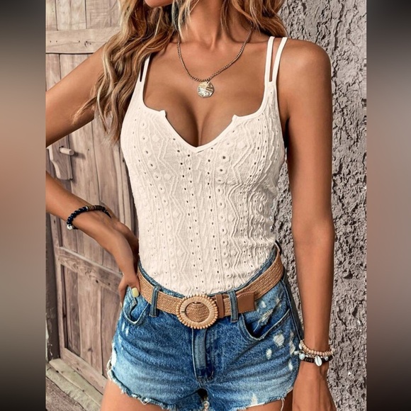 Boho burgundy cutout cami top - Picture 4 of 16